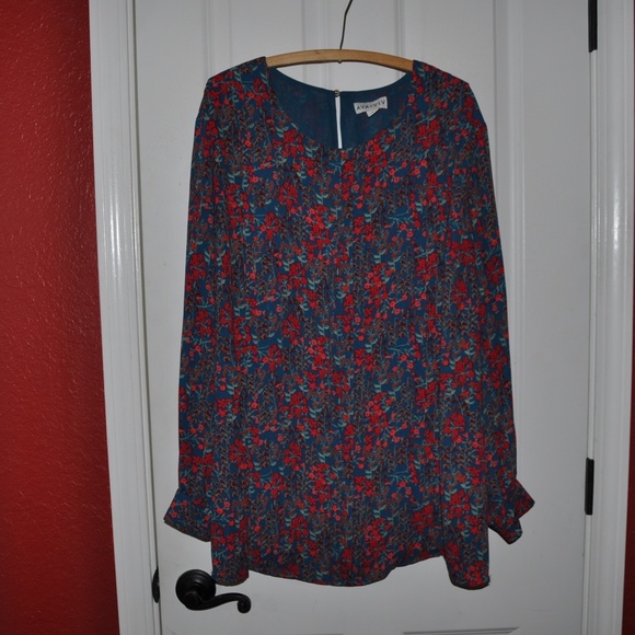 AVA&VIV Floral Pintuck Pleated Blouse - Picture 5 of 7